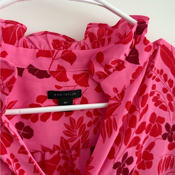 ANN TAYLOR Like New Floral Blouse MP - Picture 2 of 5